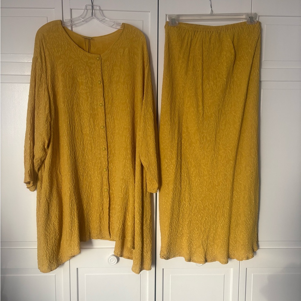 PLUS SIZED URU embossed silk yellow tunic & skirt